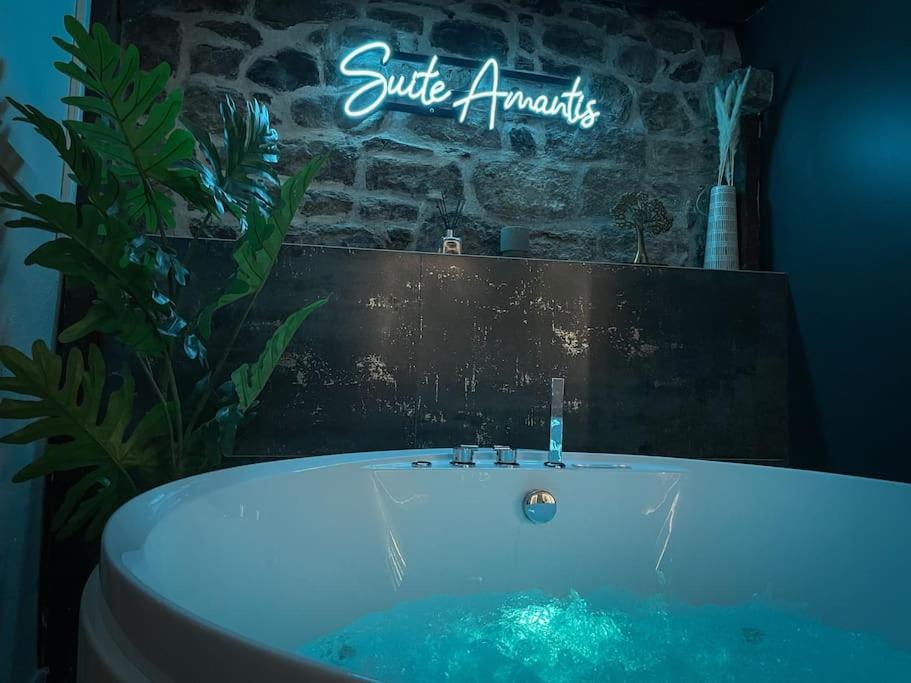 Suite Luxueuse Jacuzzi Suite Amantis By Noma แซ็งต์-ชามงด์ ภายนอก รูปภาพ