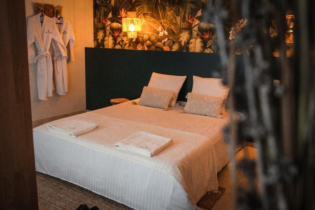 Suite Luxueuse Jacuzzi Suite Amantis By Noma แซ็งต์-ชามงด์ ภายนอก รูปภาพ